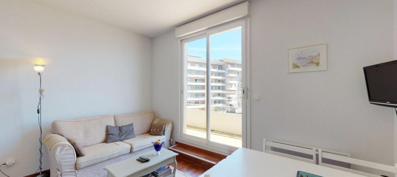 A Ajaccio, au début de la route des Sanguinaires, vente d'un appartement DERNIER ÉTAGE F2 belle vue mer