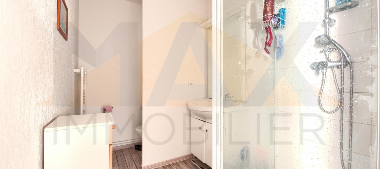 Idéal investisseur: 
En Corse, à Ajaccio, sur la route des Sanguinaires, Max Immobilier vous propose en exclusivité, un F2 loué d'une superficie d'environ 34m² avec une terrasse vue mer     