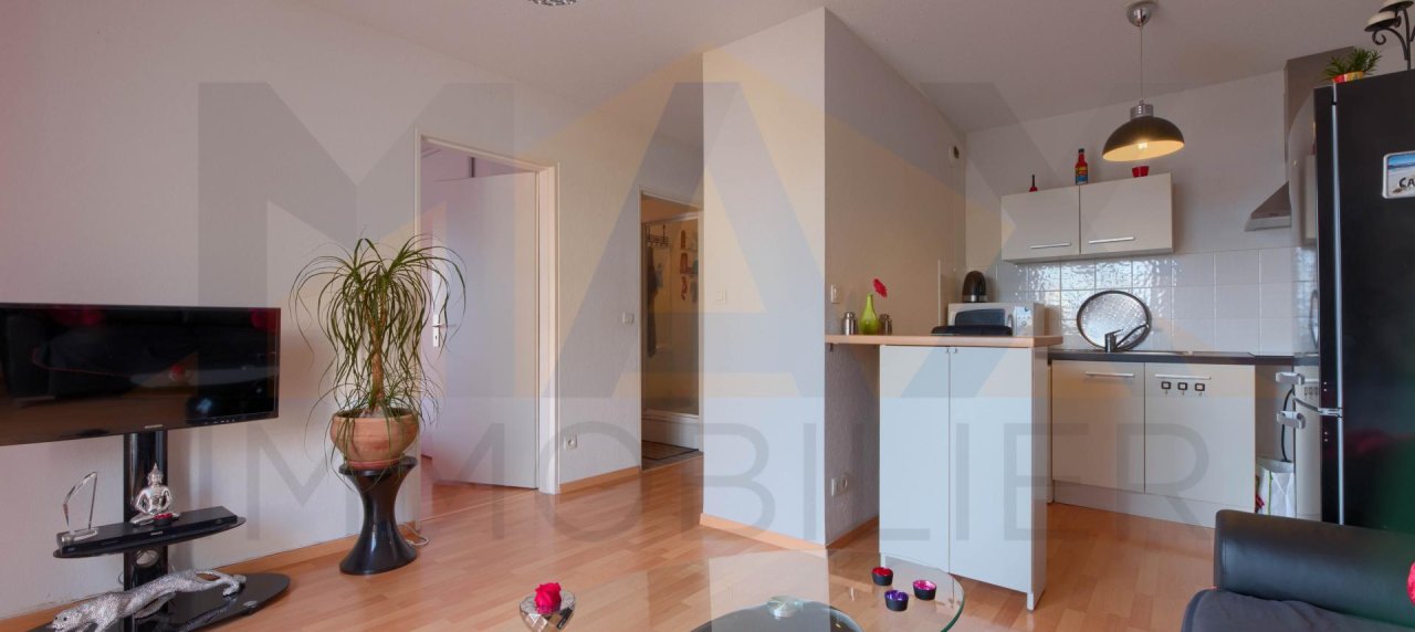 Idéal investisseur: 
En Corse, à Ajaccio, sur la route des Sanguinaires, Max Immobilier vous propose en exclusivité, un F2 loué d'une superficie d'environ 34m² avec une terrasse vue mer     