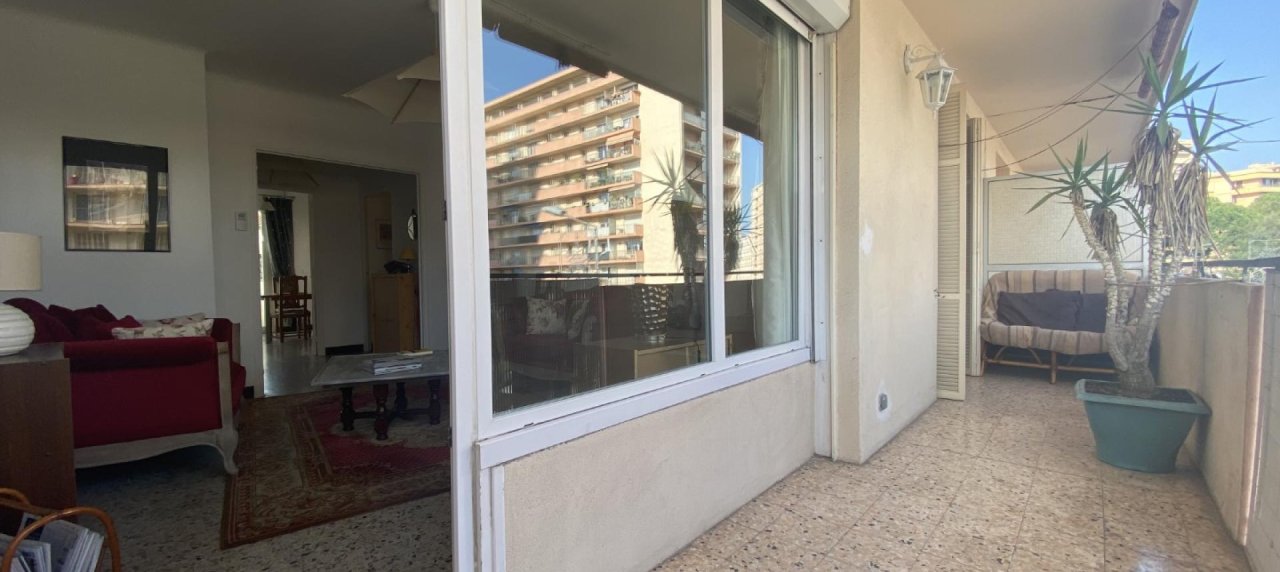 En Corse à Ajaccio dans le secteur du Loretto, quartier des Palmiers, un F2 de 60m²