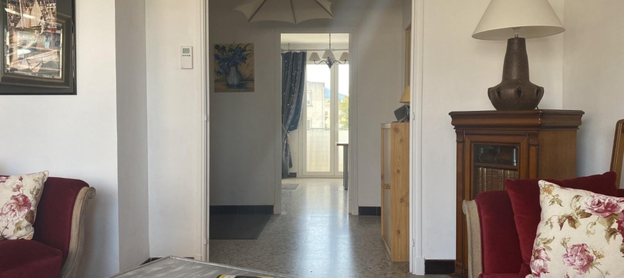 En Corse à Ajaccio dans le secteur du Loretto, quartier des Palmiers, un F2 de 60m²