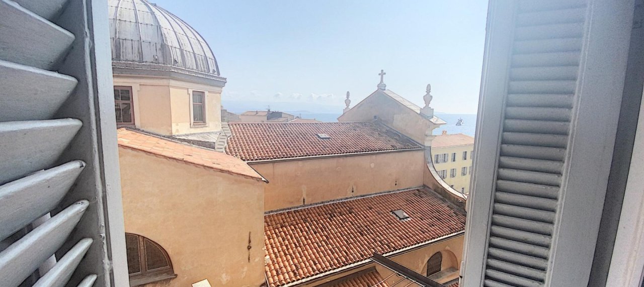 F2 à vendre vue mer proche Cathédral-Centre ville d'Ajaccio