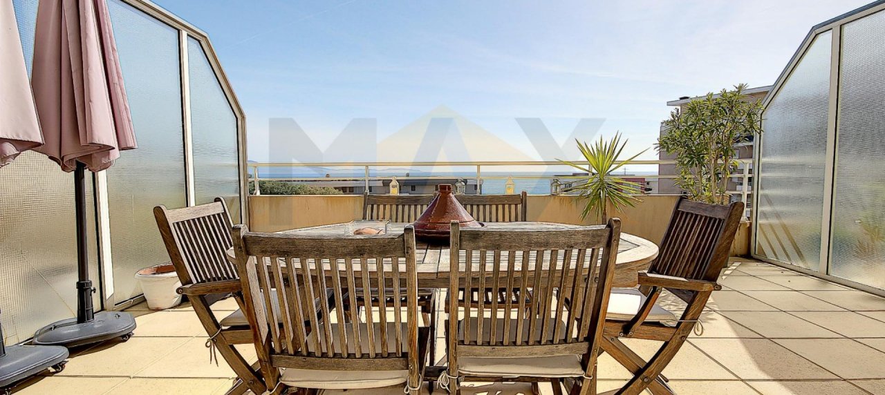 En Corse, à Ajaccio, Sur la route des Sanguinaires, A vendre appartement de type F2 avec terrasse vue mer dans un immeuble récent