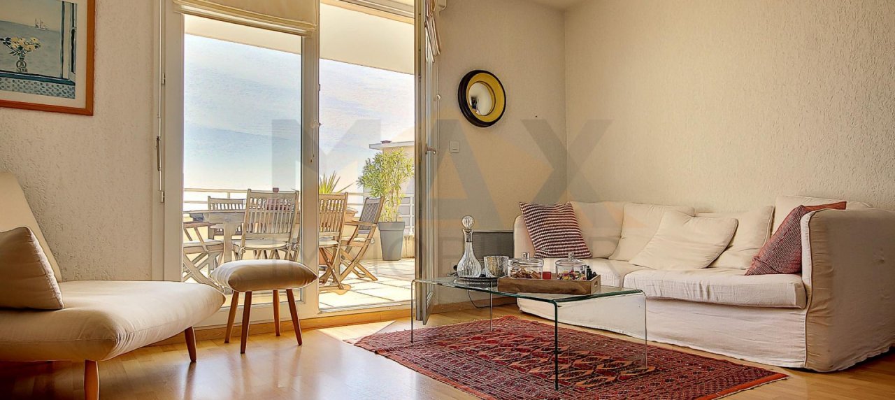 En Corse, à Ajaccio, Sur la route des Sanguinaires, A vendre appartement de type F2 avec terrasse vue mer dans un immeuble récent