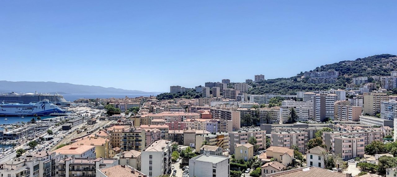F3 à vendre à Ajaccio avec terrasse - Castel Vecchio