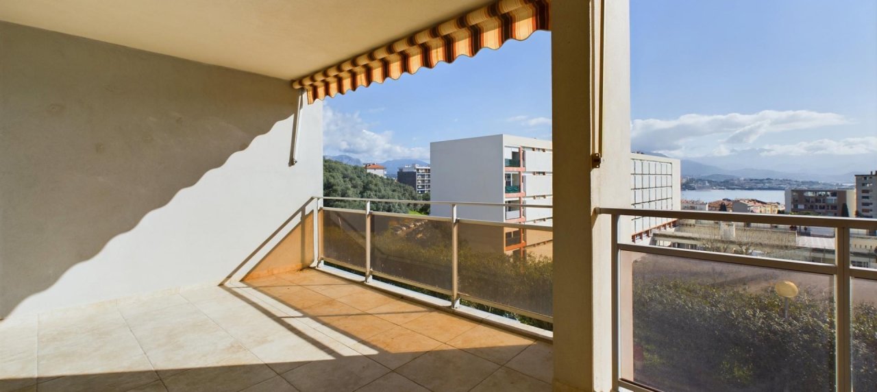 F3 à vendre avec terrasse secteur Laetitia à Ajaccio
