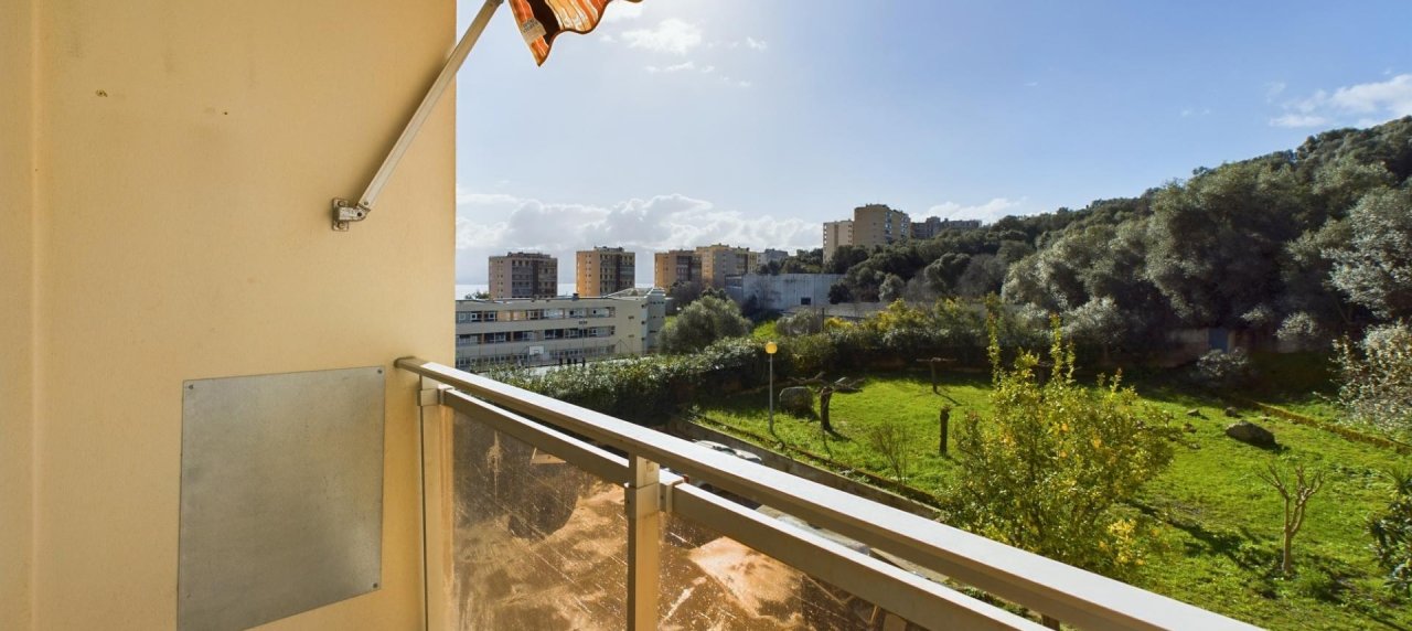 F3 à vendre avec terrasse secteur Laetitia à Ajaccio