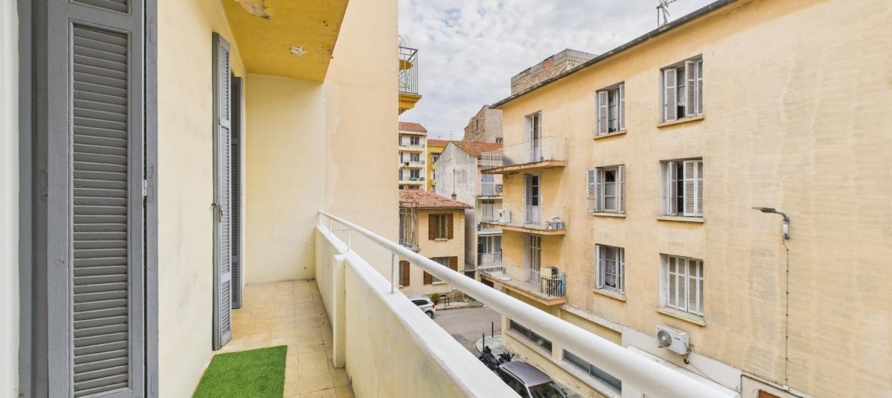 F3 - 8 RUE ANTOINE SOLLACARO
