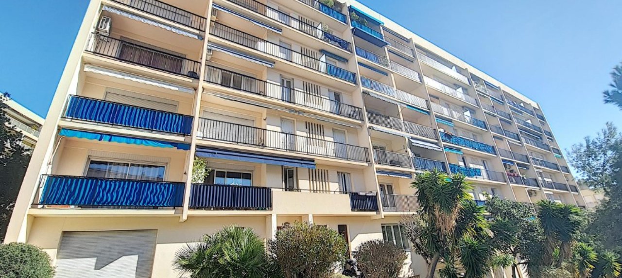 F3 meublé  à louer Rue Waleska  immeuble 