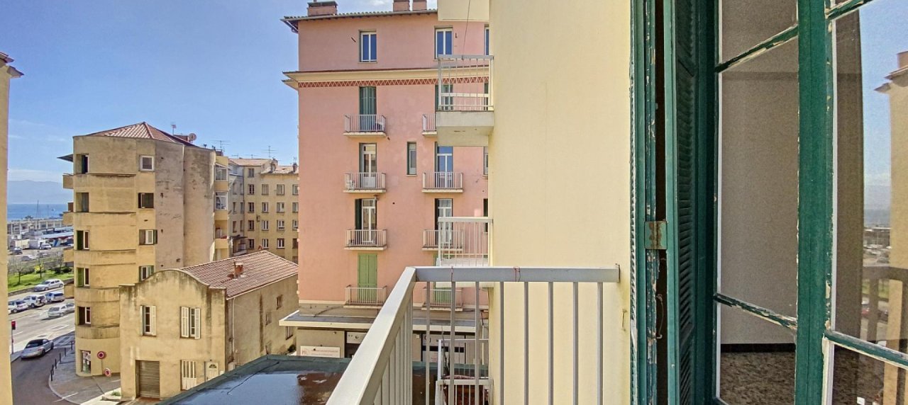 F3 à vendre Montée Saint Jean de 74m² vue mer- Ajaccio