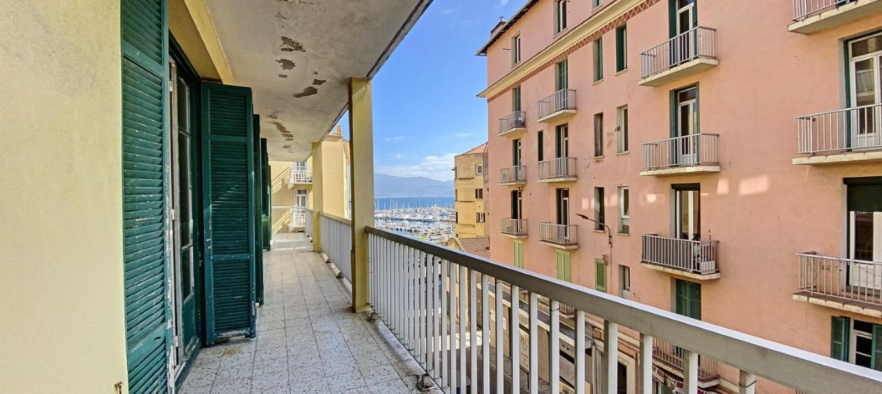 F3 à vendre Montée Saint Jean de 74m² vue mer- Ajaccio