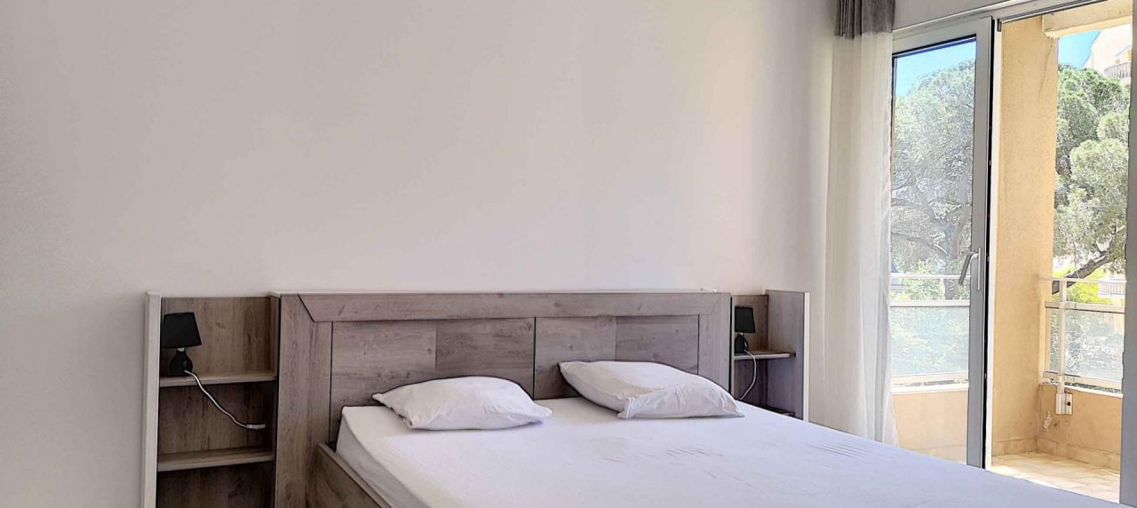 F3  meublé à louer Finosello chambre