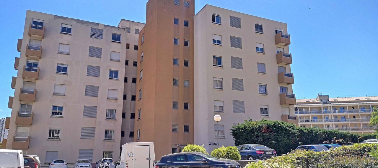 F3  meublé à louer Finosello immeuble 