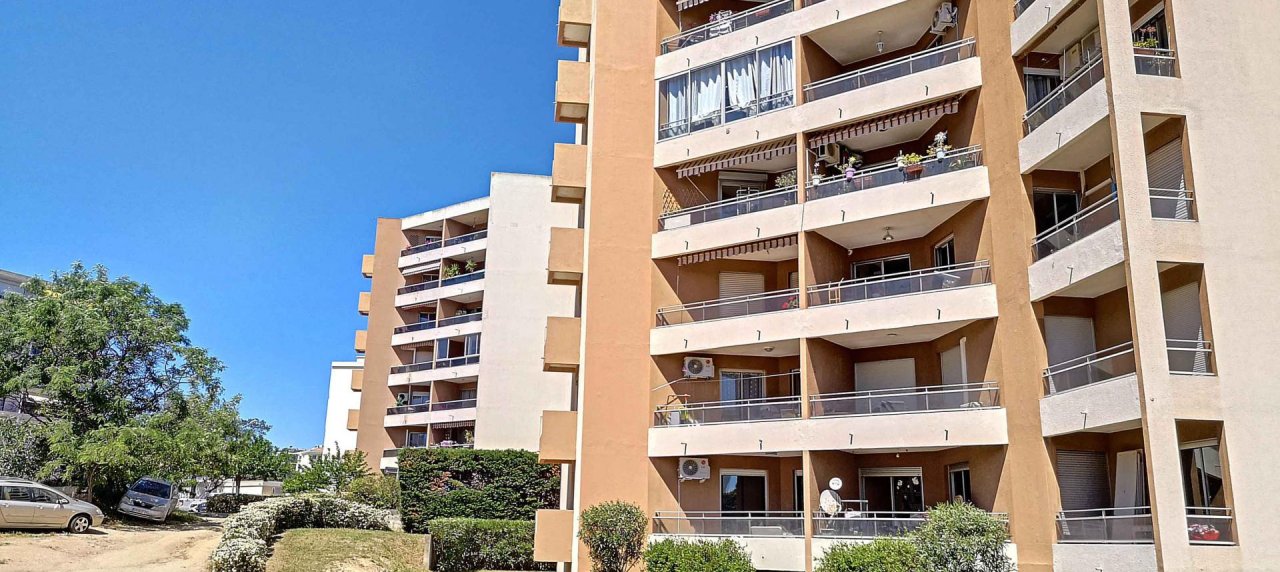 F3  meublé à louer Finosello immeuble 
