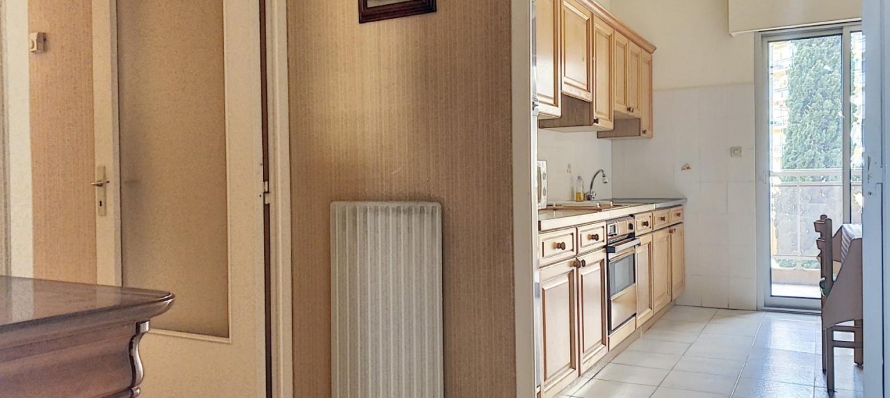 En Corse à Ajaccio, un appartement de type F3 traversant de 82 m², vue mer ! 