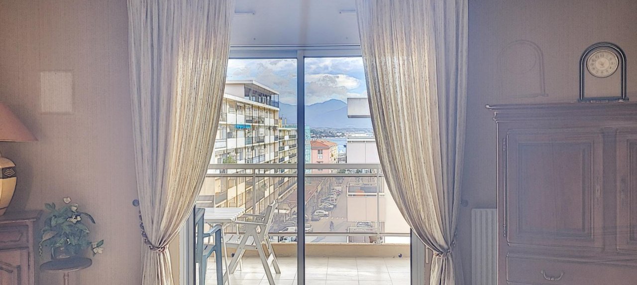 En Corse à Ajaccio, un appartement de type F3 traversant de 82 m², vue mer !