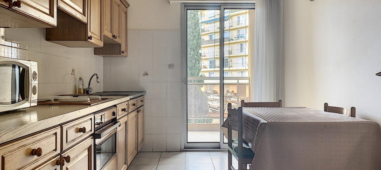 En Corse à Ajaccio, un appartement de type F3 traversant de 82 m², vue mer ! 