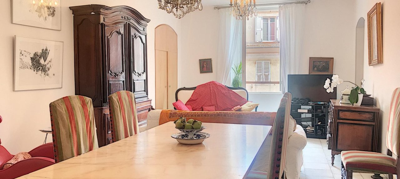 Dans l'Hyper-Centre d'Ajaccio, un grand F3 de 83 m²