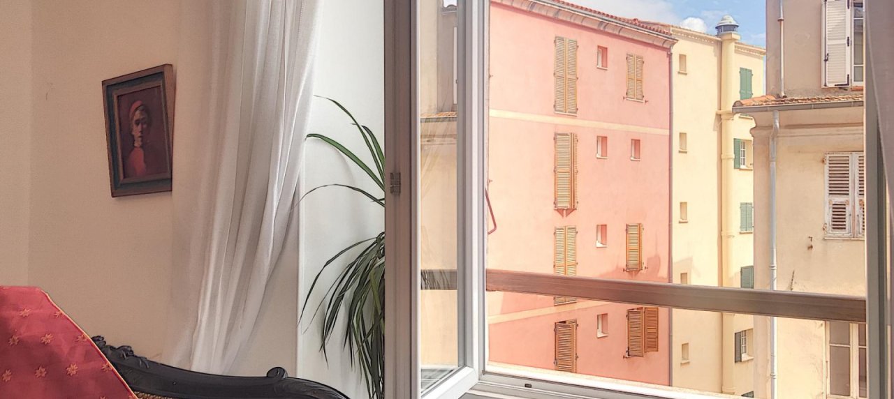 Dans l'Hyper-Centre d'Ajaccio, un grand F3 de 83 m²