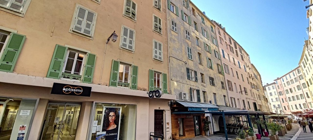 F3 à louer Rue Fesch immeuble