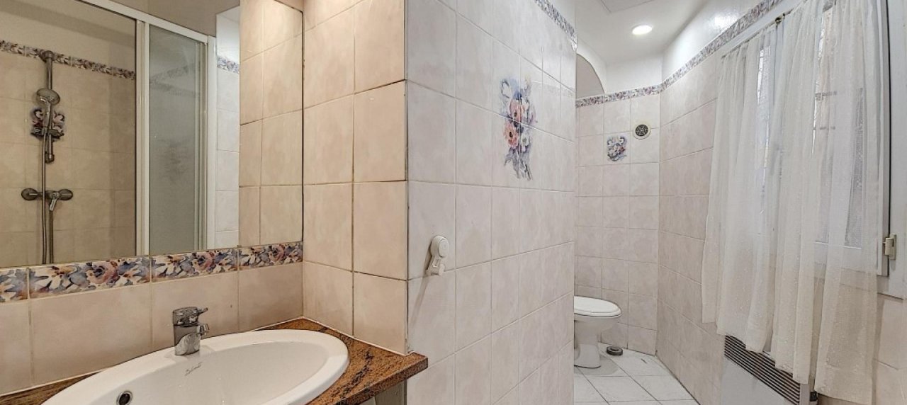 F3 à louer Rue Fesch salle douche