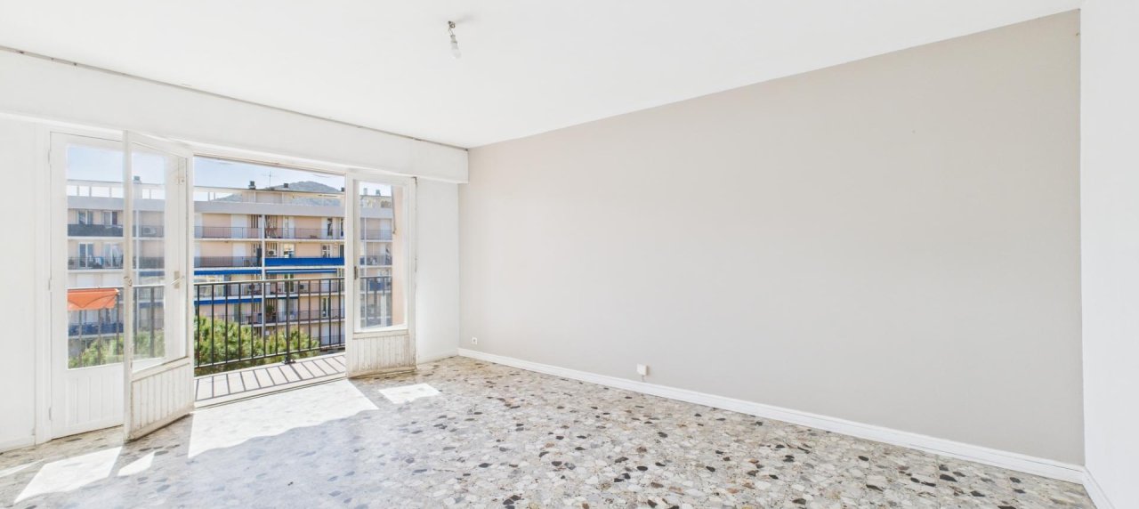 F3 RUE WALESKA