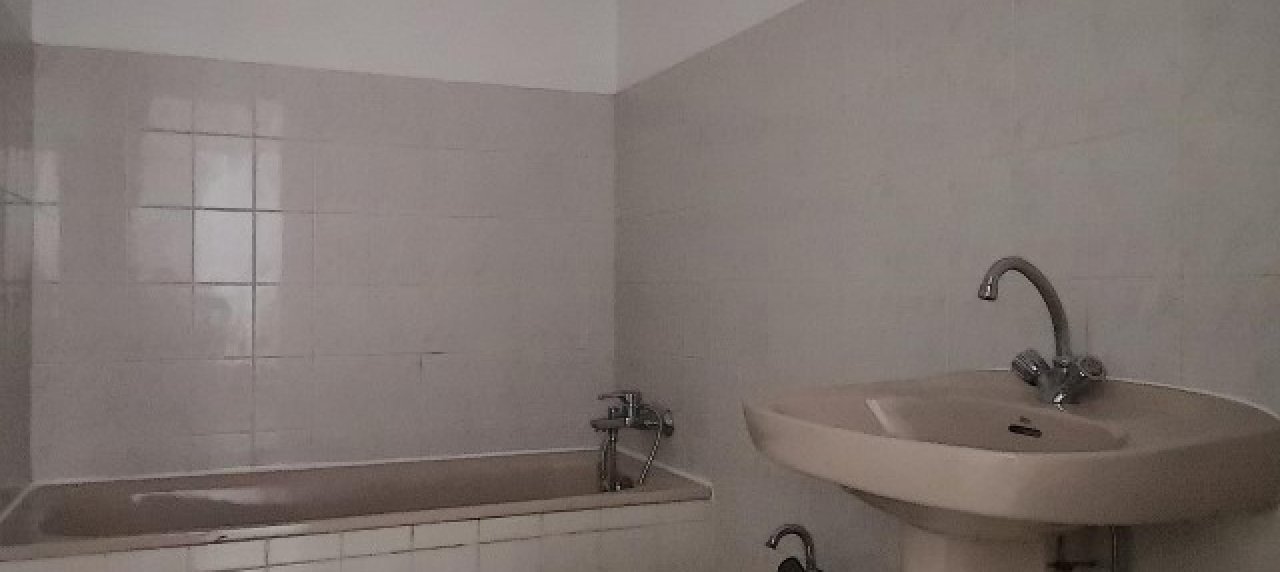 F3 à louer LA CLAIRIERE salle de bains