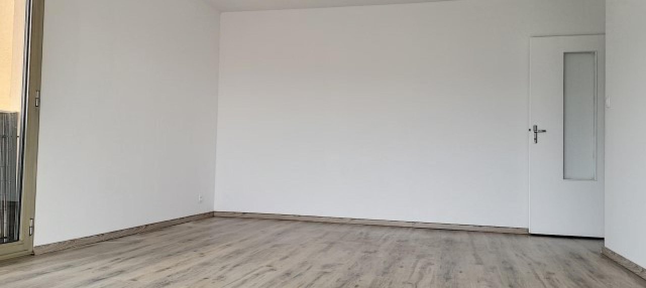 F3 à louer LA CLAIRIERE séjour 
