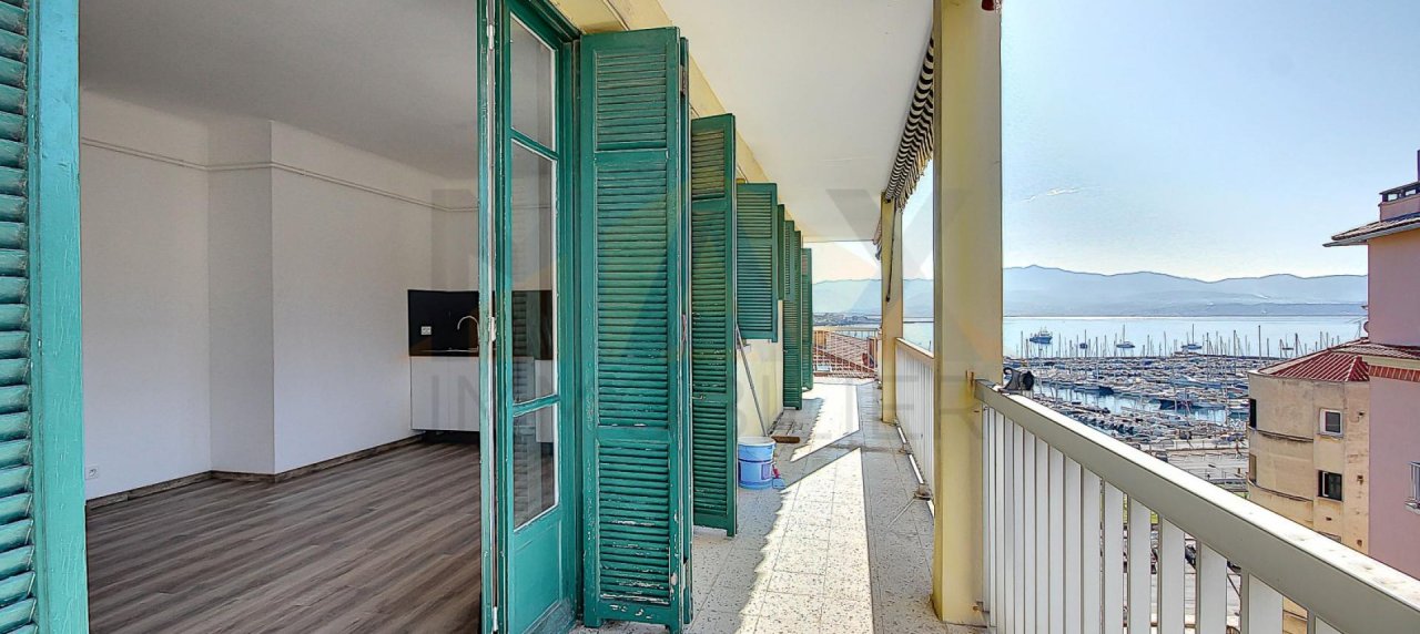 F3 à vendre avec vue mer et grande terrasse montée Saint Jean - Ajaccio