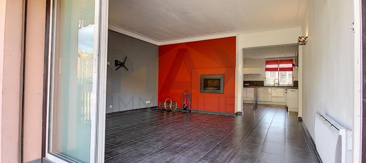 F4 à vendre rénové avec terrasse à l'entrée de la ville d'Ajaccio