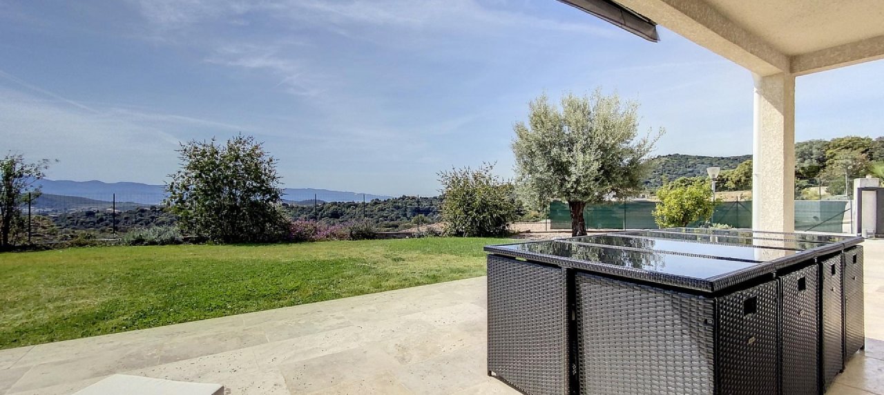 Vente d'un F4 de standing avec jardin près d'Ajaccio à ALATA