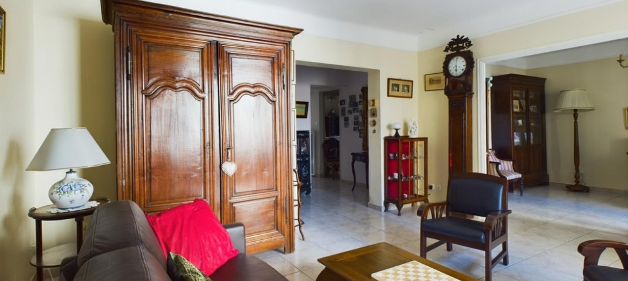 F4 avec balcon à vendre centre d'Ajaccio-Secteur Préfecture