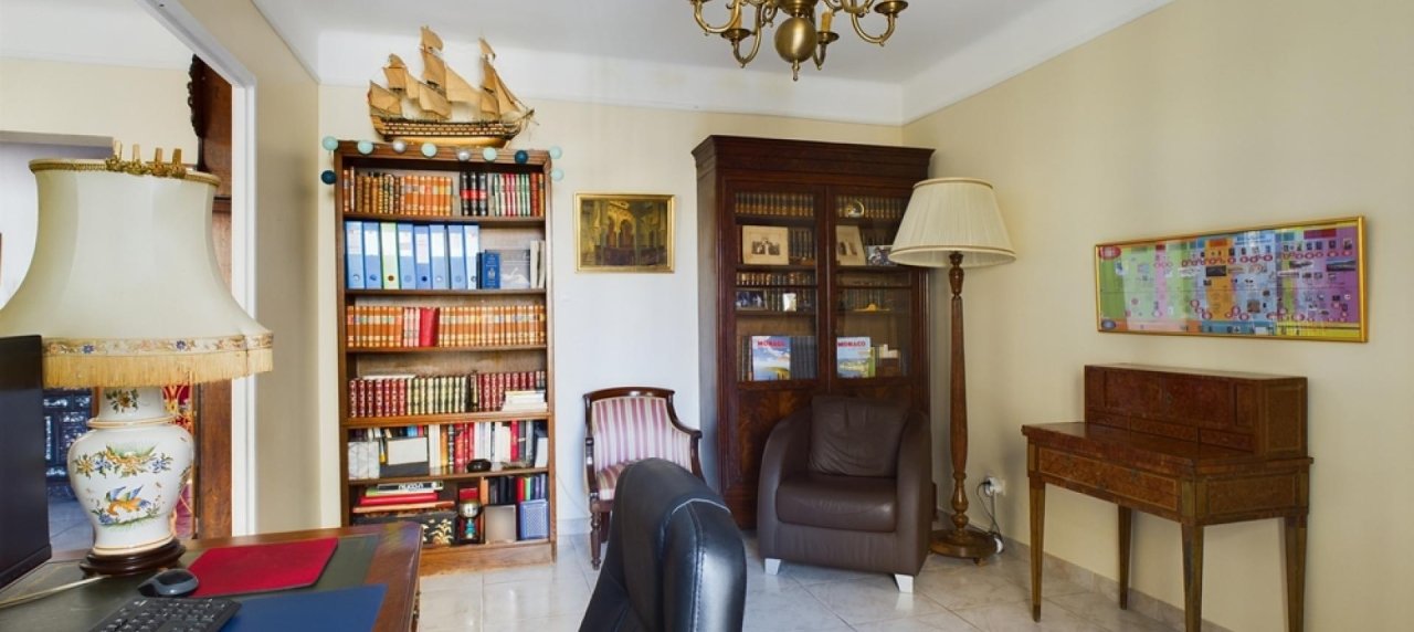 F4 avec balcon à vendre centre d'Ajaccio-Secteur Préfecture