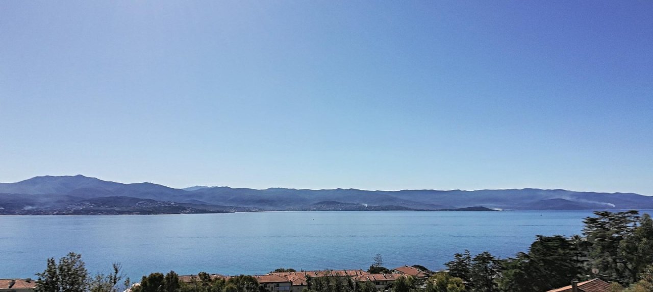 Superbe F4 de standing à vendre vue mer panoramique parc Berthault à Ajaccio, 32m² de terrasse plein sud