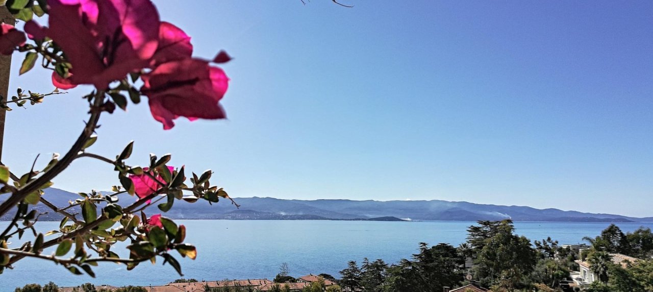 Superbe F4 de standing à vendre vue mer panoramique parc Berthault à Ajaccio, 32m² de terrasse plein sud
