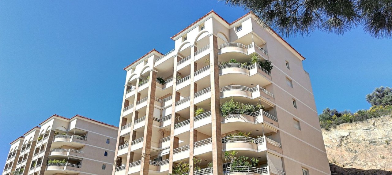 Superbe F4 de standing à vendre vue mer panoramique parc Berthault à Ajaccio, 32m² de terrasse plein sud