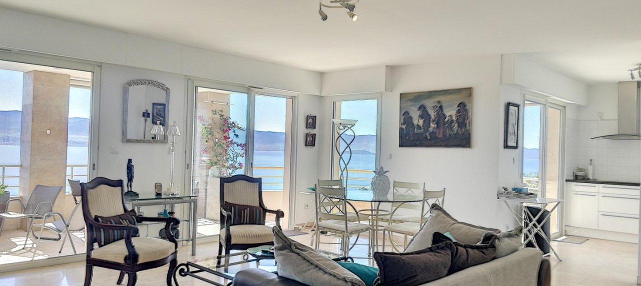 Superbe F4 de standing à vendre vue mer panoramique parc Berthault à Ajaccio, 32m² de terrasse plein sud