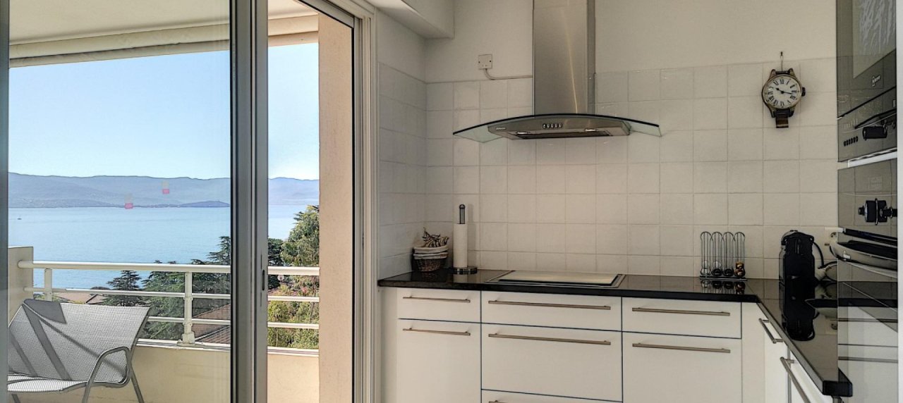 Superbe F4 de standing à vendre vue mer panoramique parc Berthault à Ajaccio, 32m² de terrasse plein sud
