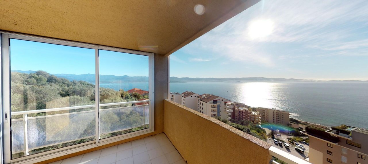 Appartement F4 à vendre avec vue mer secteur Sanguinaires - Ajaccio