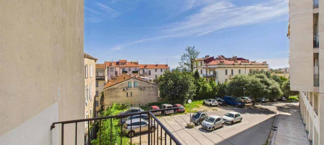 F4 A VENDRE RUE GENERAL LEVIE