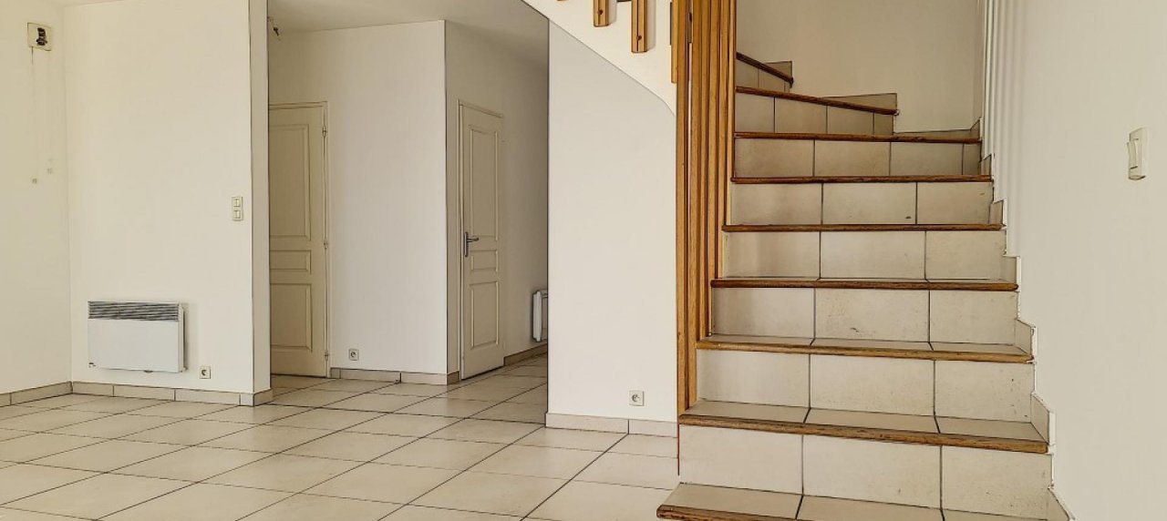F4 de standing en duplex avec garage à louer à AJACCIO