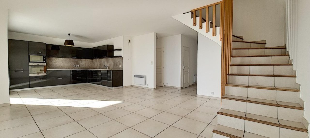 F4 de standing en duplex avec garage à louer à AJACCIO