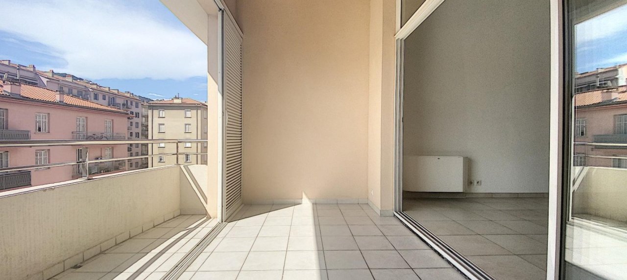 A vendre, un appartement T5 Duplex récent de standing cours Napoléon - Ajaccio