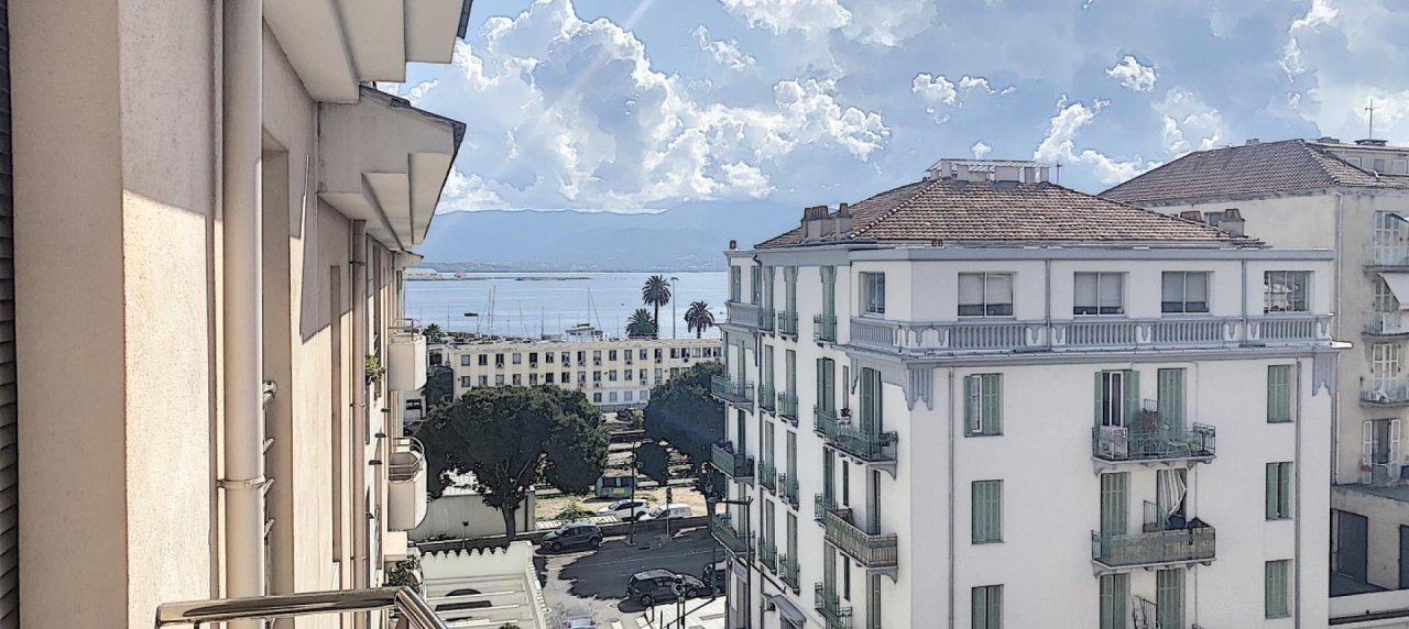 A vendre, un appartement T5 Duplex récent de standing cours Napoléon - Ajaccio