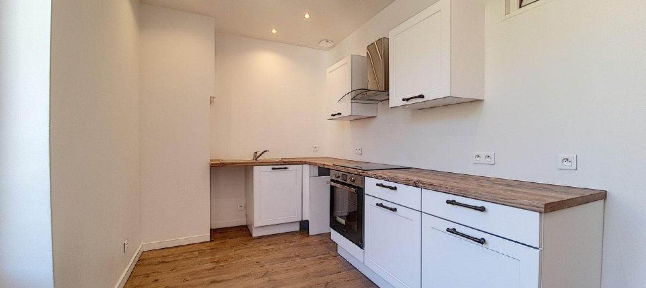 F5 DUPLEX REFAIT A NEUF, MAGNIFIQUE VUE SUR LA MER, PROCHE PLAGE ET COMMODITES