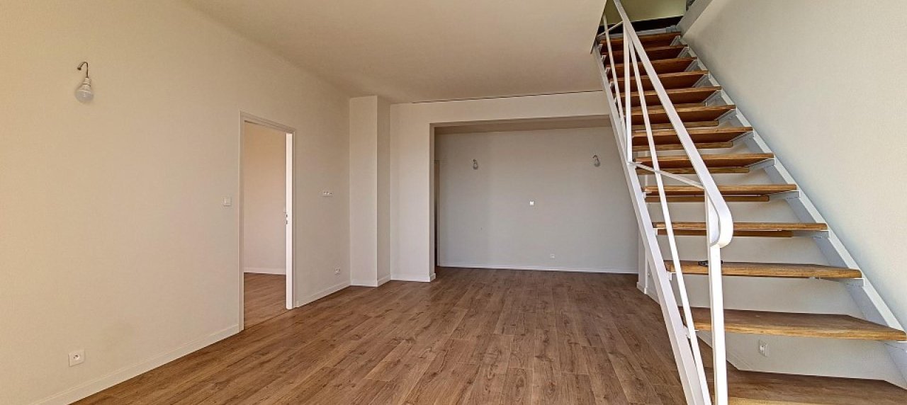 F5 DUPLEX REFAIT A NEUF, MAGNIFIQUE VUE SUR LA MER, PROCHE PLAGE ET COMMODITES
