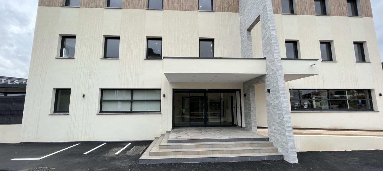PUNTA BIANCA bureau à louer façade