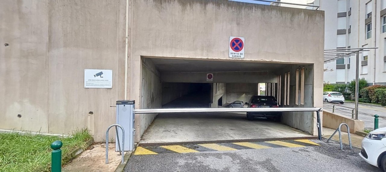 Box fermé à louer Résidence Terrasses du Parc I à Ajaccio