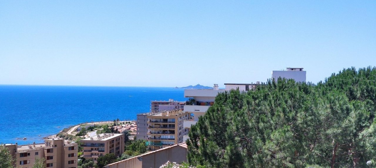  Route des Sanguinaires à vendre appartement  F3 avec vue mer et  terrasse.