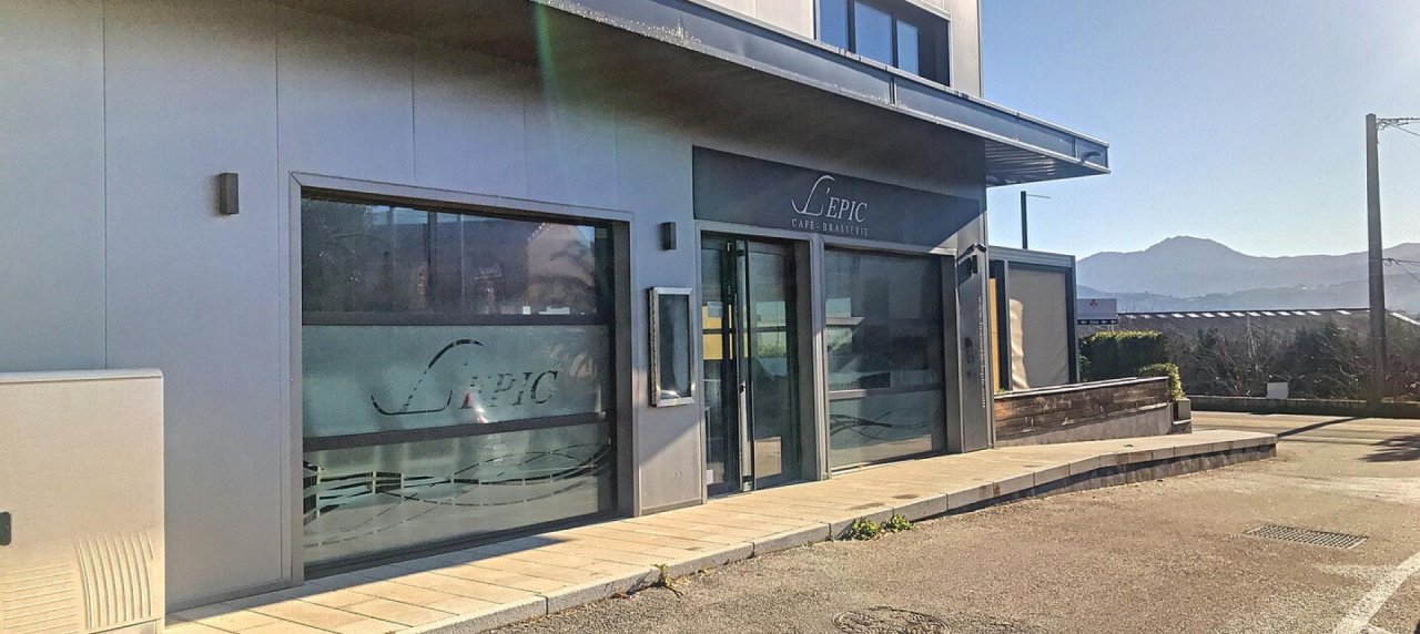Baléone - Ajaccio: Vente murs d'un local commercial de 316 m² - Emplacement n°1 